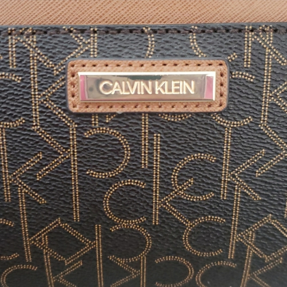 Calvin Klein wristlet clutch - Picture 5 of 6